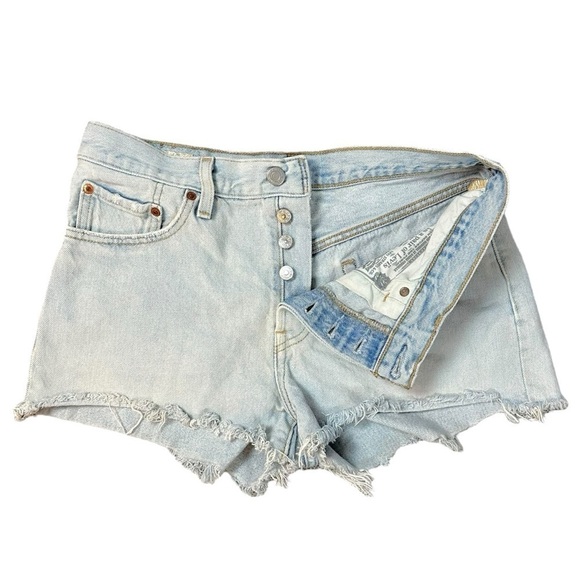 Free People Levi’s 501 Premium Jean Shorts in Light Wash Bleached Size 28 Big E - Picture 4 of 11